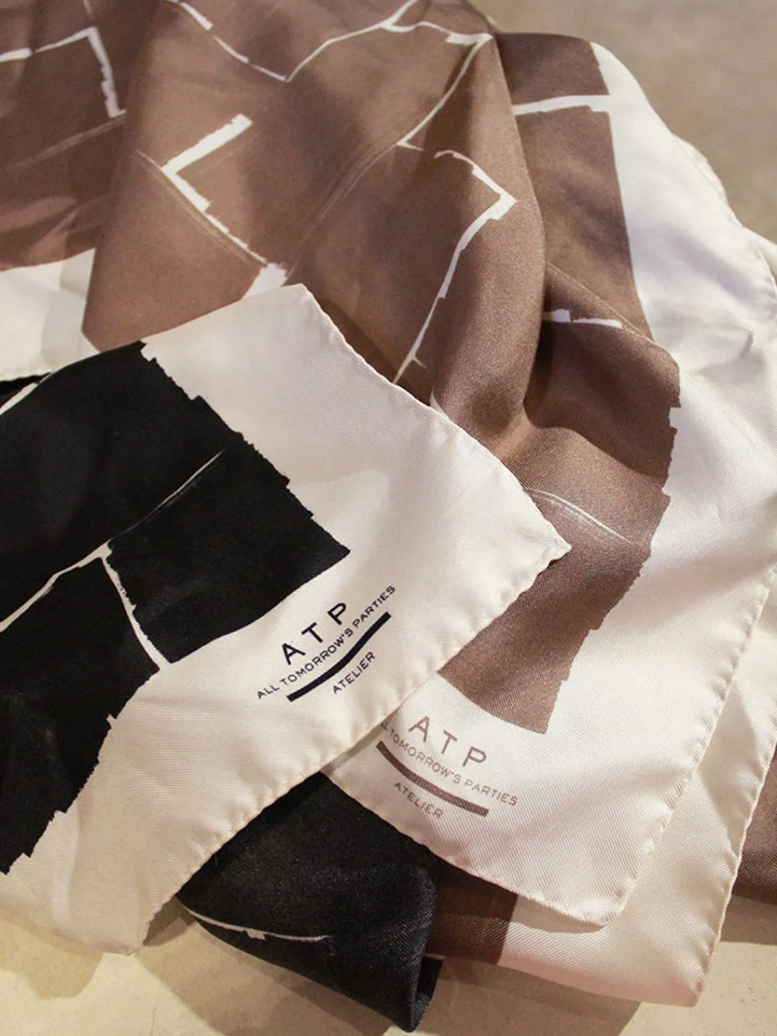 ATP Atelier Bellagio Sidenscarf Svart Vit Outlet