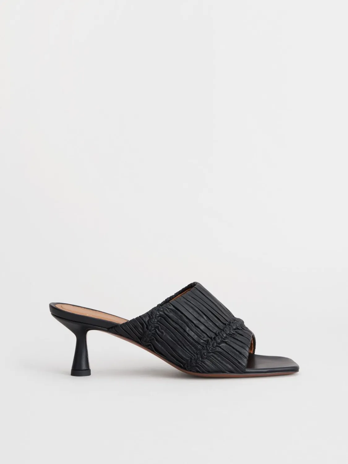 ATP Atelier Caserta Nappa Plisse Sandaler Med Klackar Svart Discount
