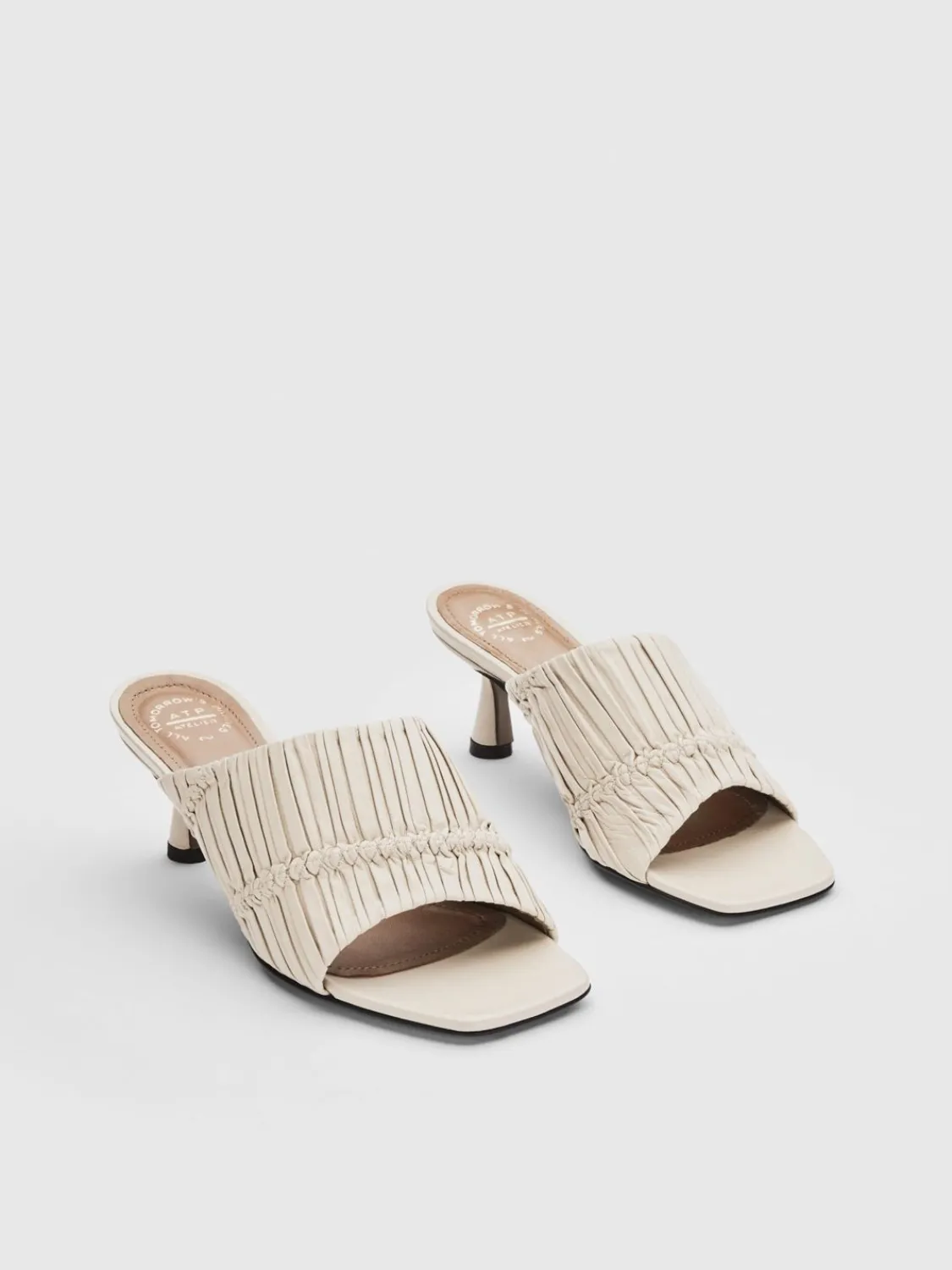 ATP Atelier Caserta Nappa Plisse Sandaler Med Klackar Kalksten Sale