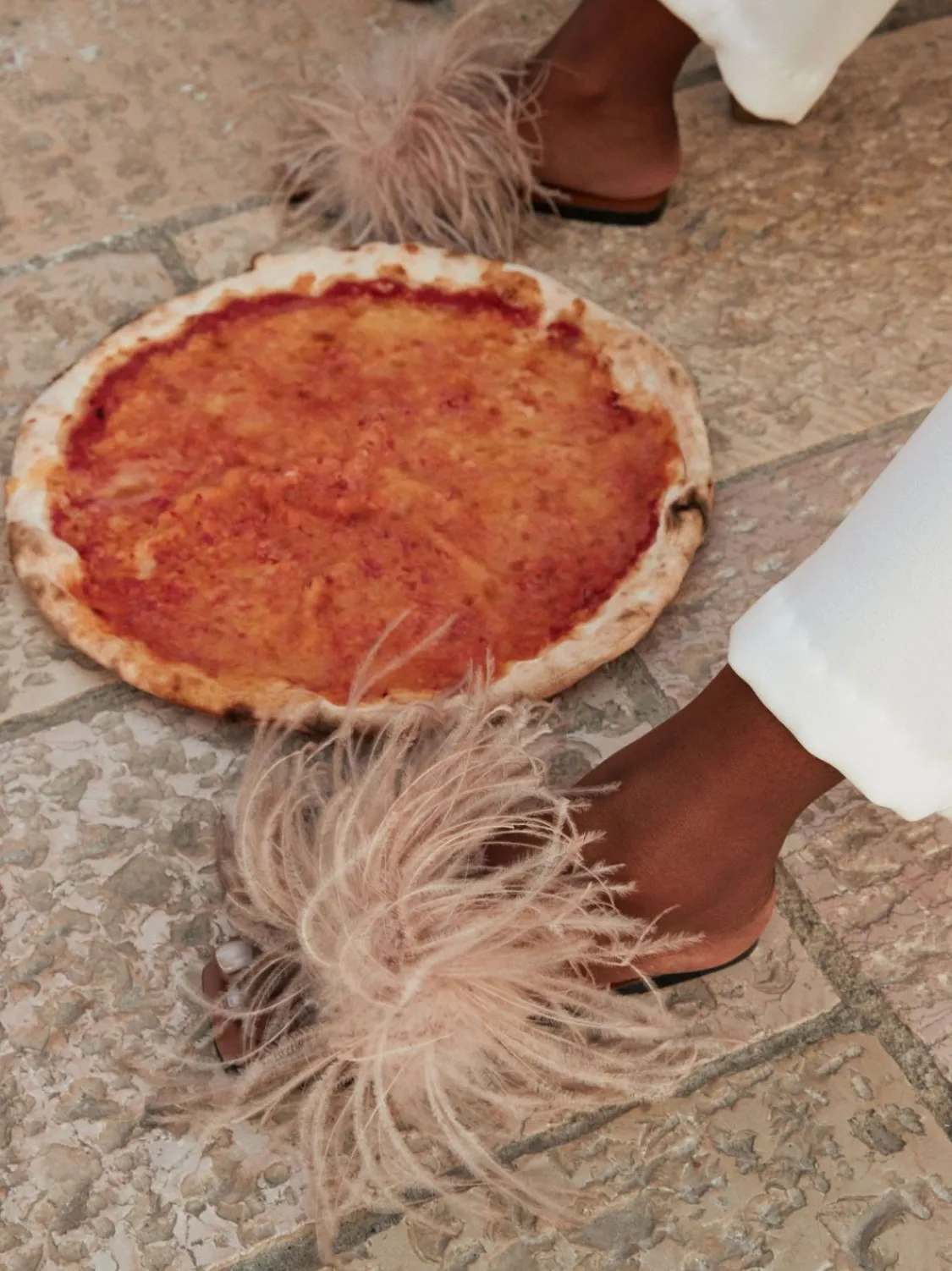 ATP Atelier Farro Fjadrar/Lader Platta Sandaler Kalksten Fashion