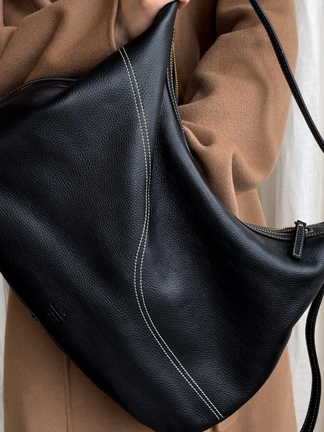 ATP Atelier Potenza Grained Leather Large Hobo Bag Svart/Kontrastsom Discount